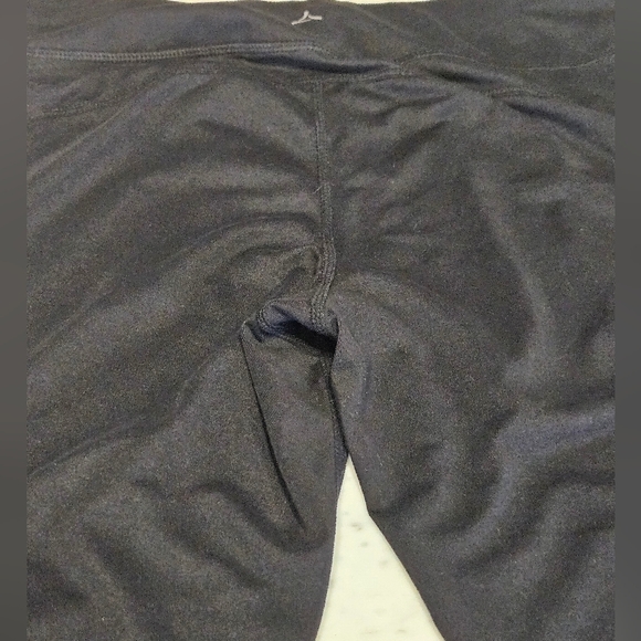 Black ASPIRE Crop Leggings - Size Medium - Picture 4 of 4